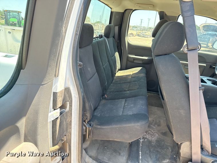 image for item DZ8905 2011 Chevrolet Silverado 1500 Ext. Cab pickup truck