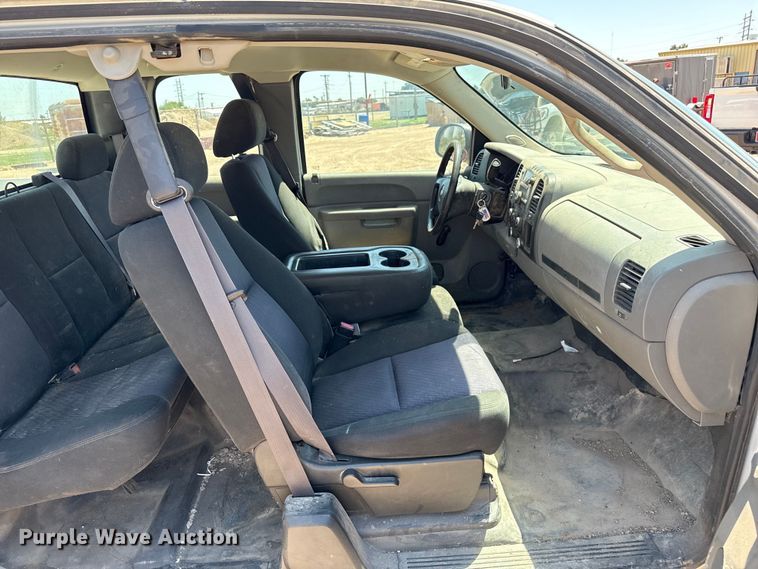 image for item DZ8905 2011 Chevrolet Silverado 1500 Ext. Cab pickup truck