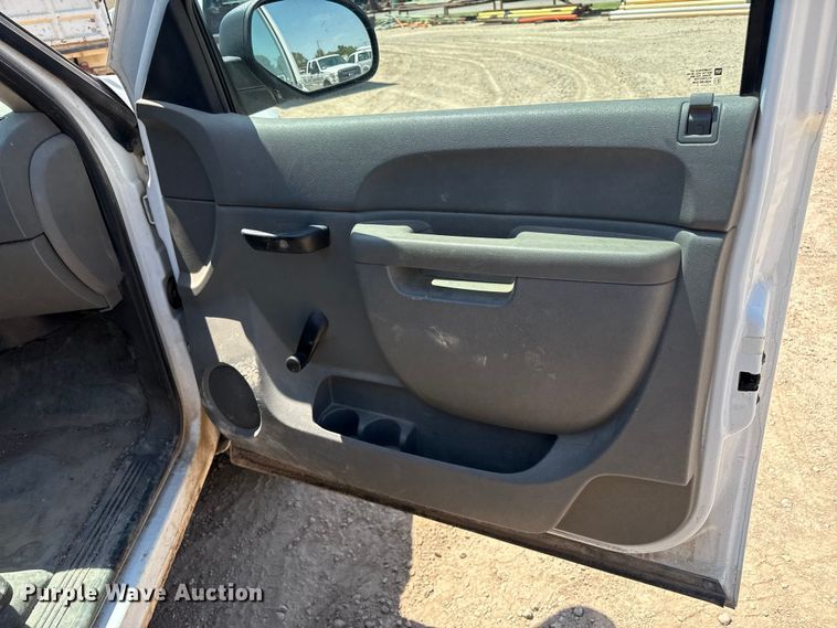 image for item DZ8905 2011 Chevrolet Silverado 1500 Ext. Cab pickup truck