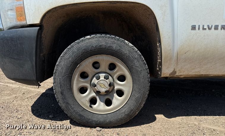 image for item DZ8905 2011 Chevrolet Silverado 1500 Ext. Cab pickup truck