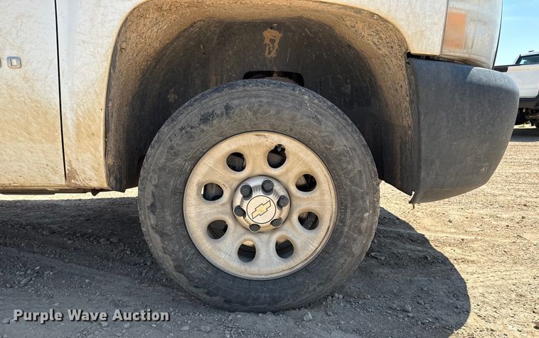 image for item DZ8905 2011 Chevrolet Silverado 1500 Ext. Cab pickup truck