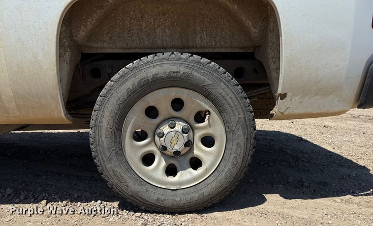 image for item DZ8905 2011 Chevrolet Silverado 1500 Ext. Cab pickup truck