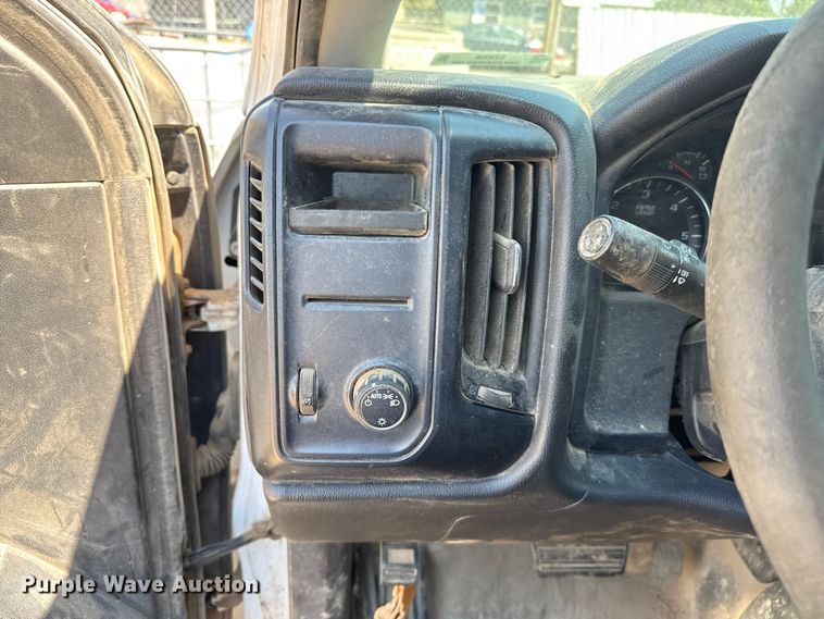 image for item DZ8908 2015 Chevrolet Silverado 1500 Double Cab pickup truck