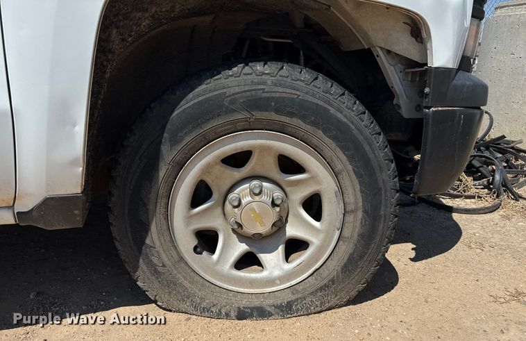 image for item DZ8908 2015 Chevrolet Silverado 1500 Double Cab pickup truck