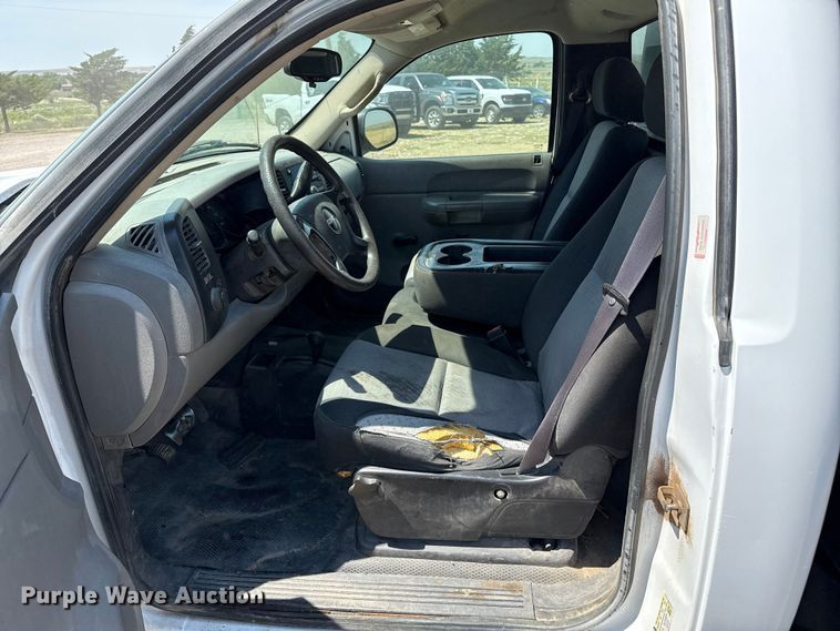 image for item DZ8911 2008 GMC Sierra 1500 flatbed pickup truck