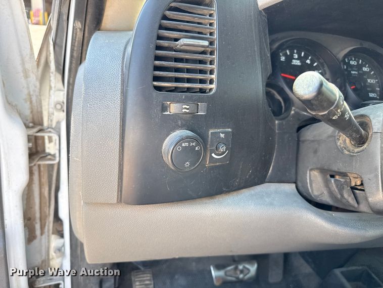 image for item DZ8911 2008 GMC Sierra 1500 flatbed pickup truck