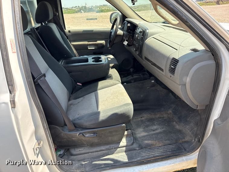 image for item DZ8911 2008 GMC Sierra 1500 flatbed pickup truck