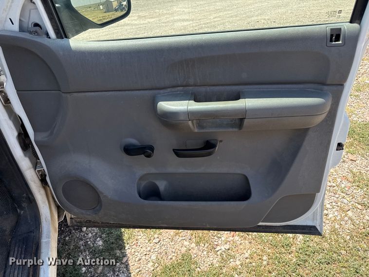 image for item DZ8911 2008 GMC Sierra 1500 flatbed pickup truck