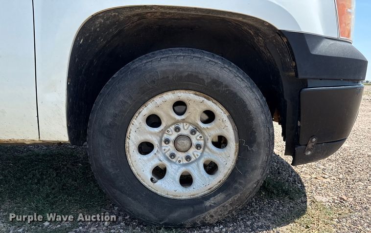 image for item DZ8911 2008 GMC Sierra 1500 flatbed pickup truck