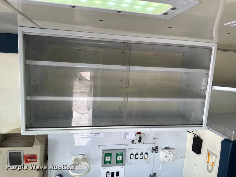 image for item DZ8917 2011 Ford F450 Super Duty ambulance