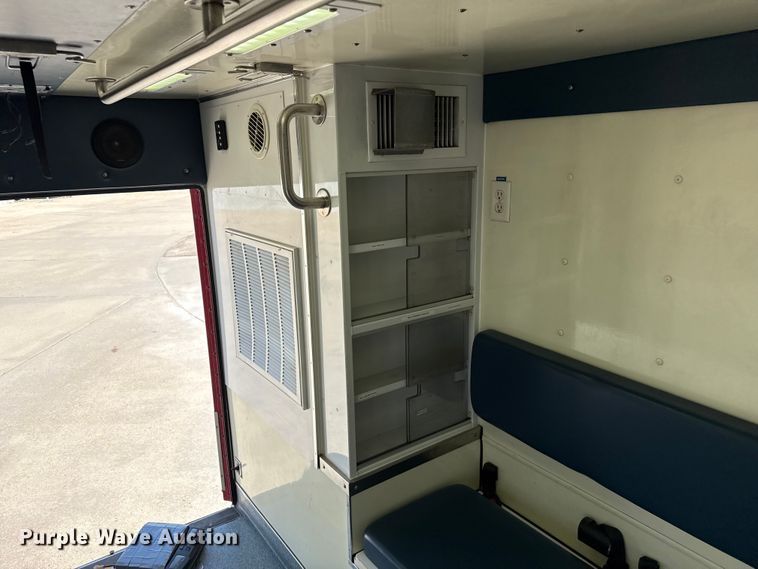 image for item DZ8917 2011 Ford F450 Super Duty ambulance