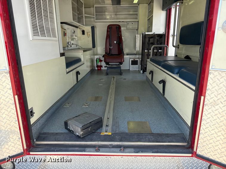 image for item DZ8917 2011 Ford F450 Super Duty ambulance