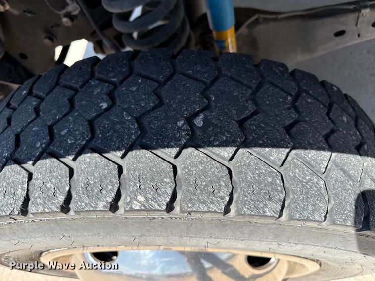 image for item DZ8917 2011 Ford F450 Super Duty ambulance