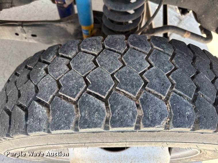 image for item DZ8917 2011 Ford F450 Super Duty ambulance