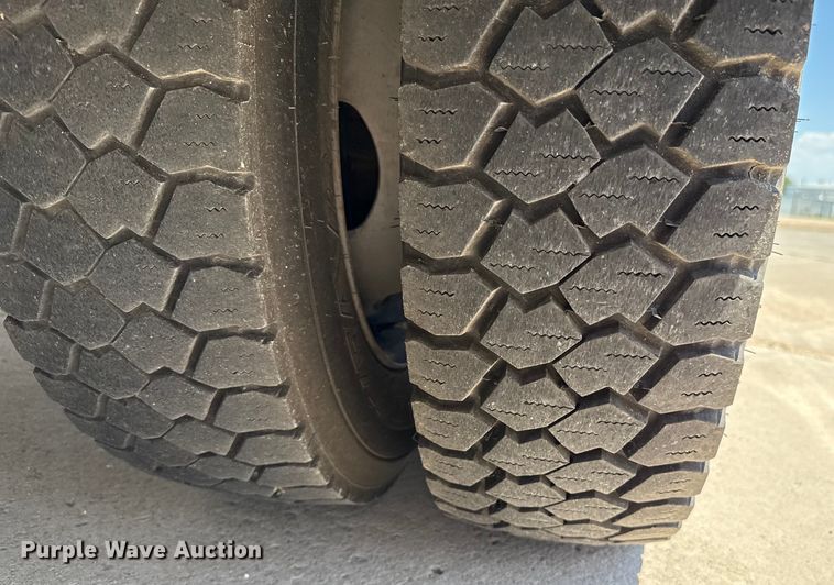 image for item DZ8917 2011 Ford F450 Super Duty ambulance