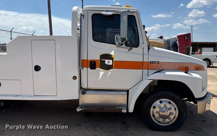 image for item DZ8920 2003 Freightliner FL70 flatbed truck