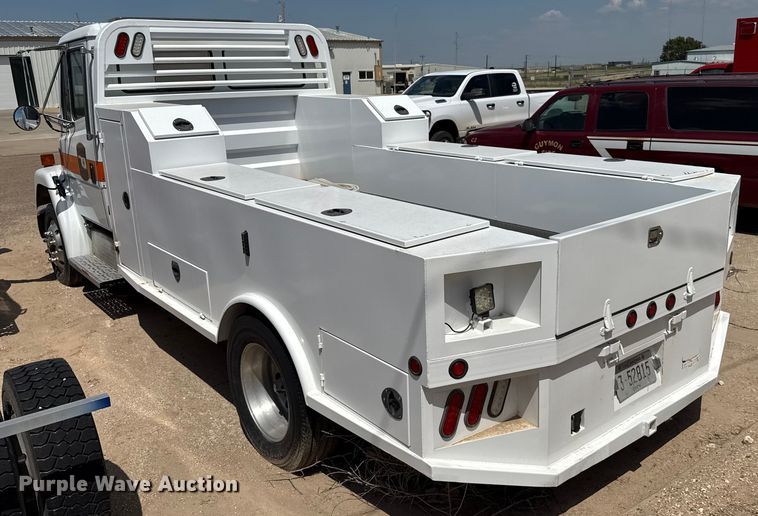 image for item DZ8920 2003 Freightliner FL70 flatbed truck