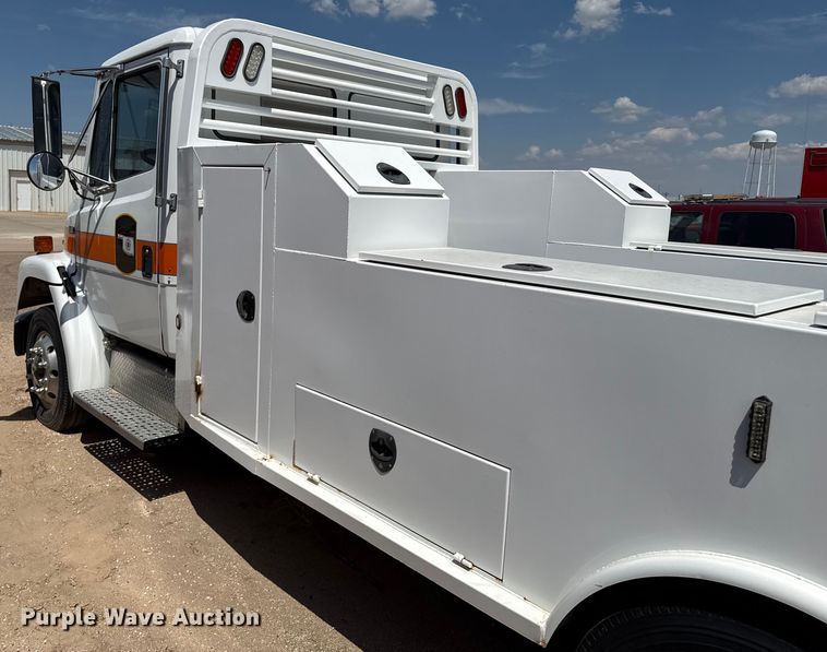 image for item DZ8920 2003 Freightliner FL70 flatbed truck