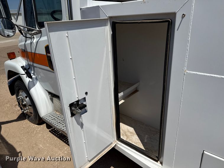 image for item DZ8920 2003 Freightliner FL70 flatbed truck