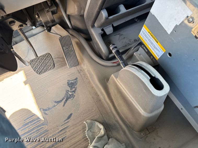 image for item DZ8920 2003 Freightliner FL70 flatbed truck