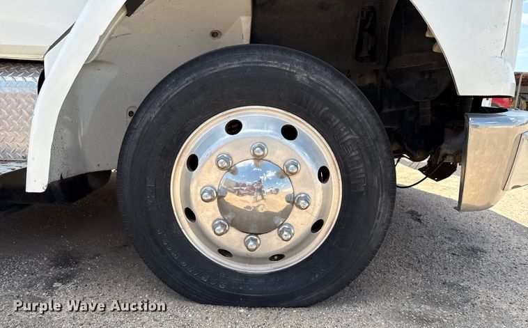 image for item DZ8920 2003 Freightliner FL70 flatbed truck