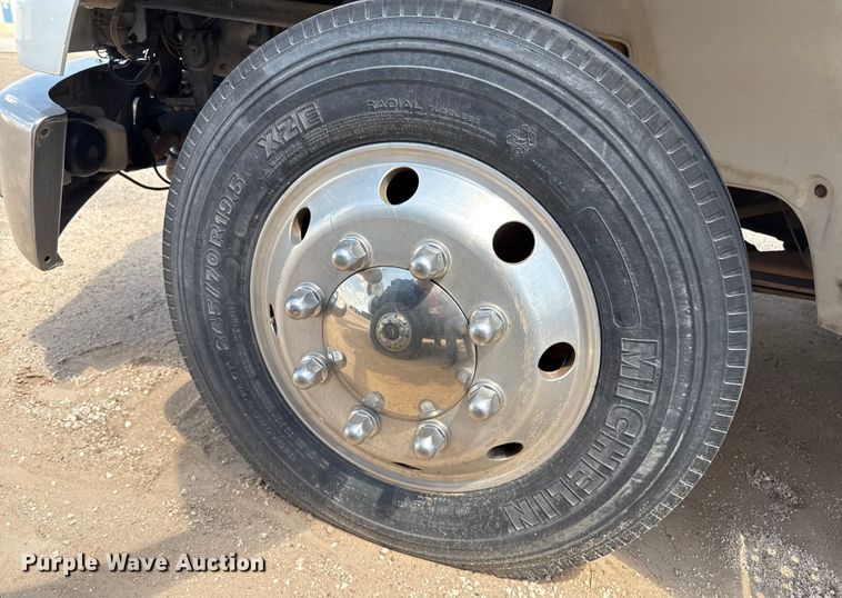 image for item DZ8920 2003 Freightliner FL70 flatbed truck