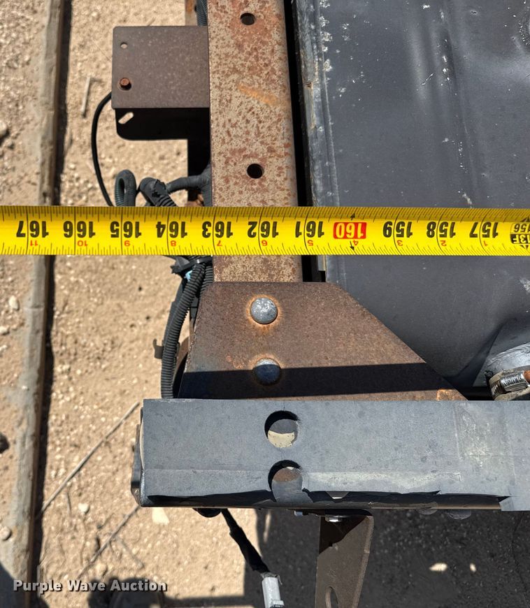 image for item DZ8921 2005 GMC C4500 truck cab and chassis