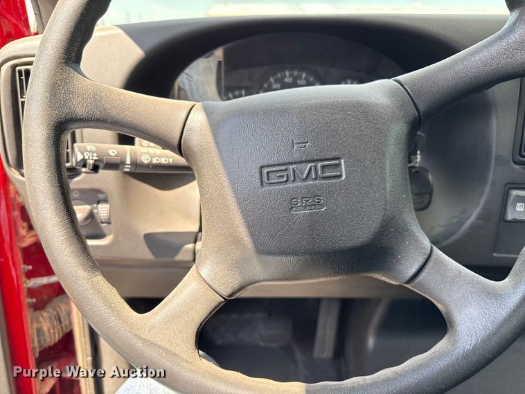 image for item DZ8921 2005 GMC C4500 truck cab and chassis