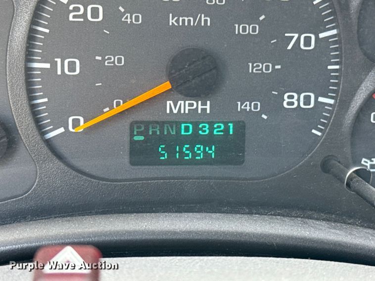 image for item DZ8921 2005 GMC C4500 truck cab and chassis