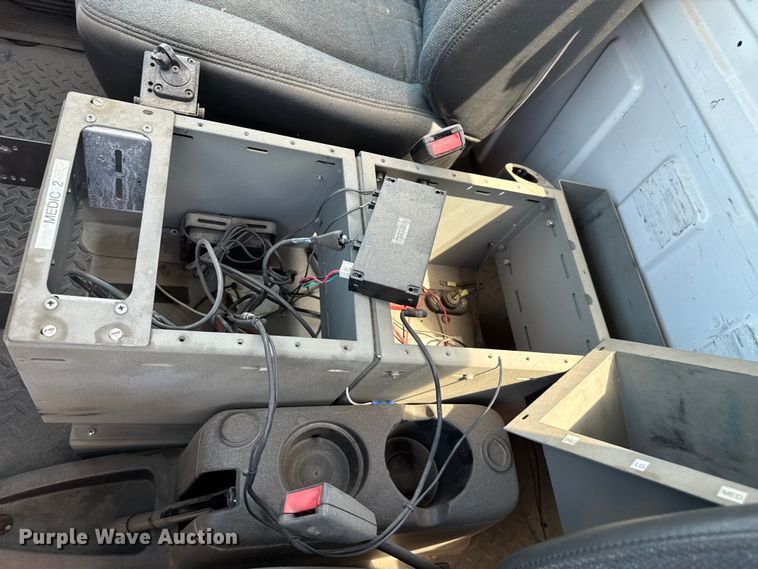 image for item DZ8921 2005 GMC C4500 truck cab and chassis