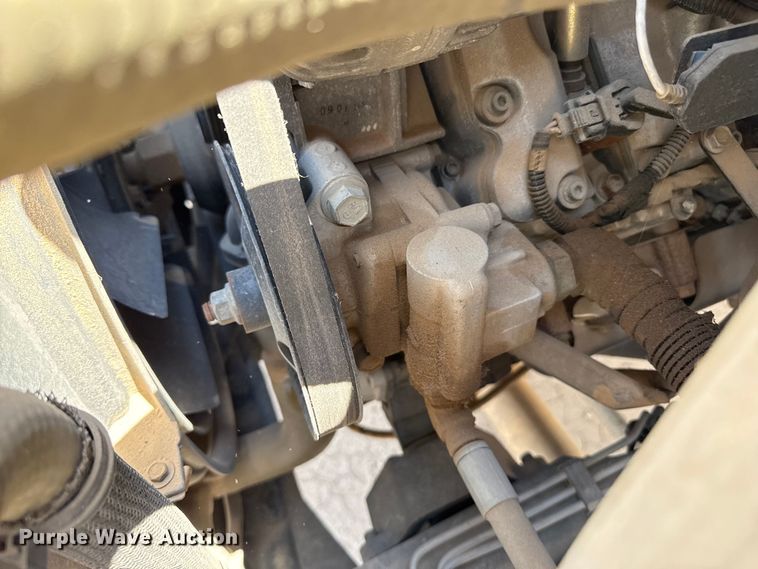 image for item DZ8921 2005 GMC C4500 truck cab and chassis