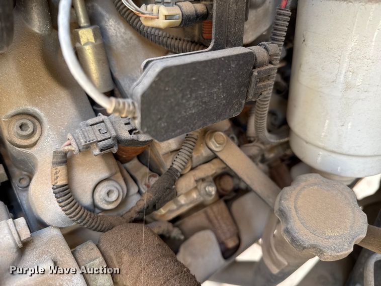 image for item DZ8921 2005 GMC C4500 truck cab and chassis