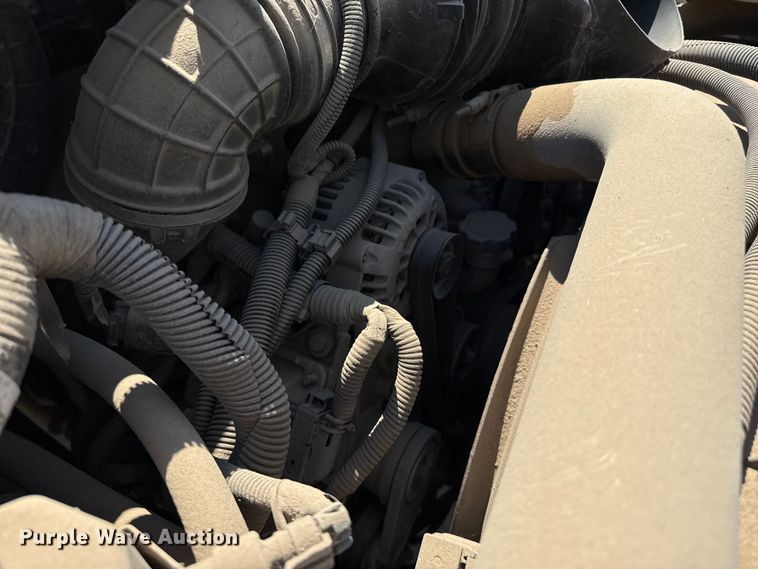 image for item DZ8921 2005 GMC C4500 truck cab and chassis