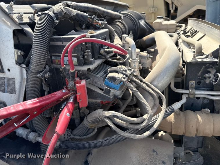 image for item DZ8921 2005 GMC C4500 truck cab and chassis