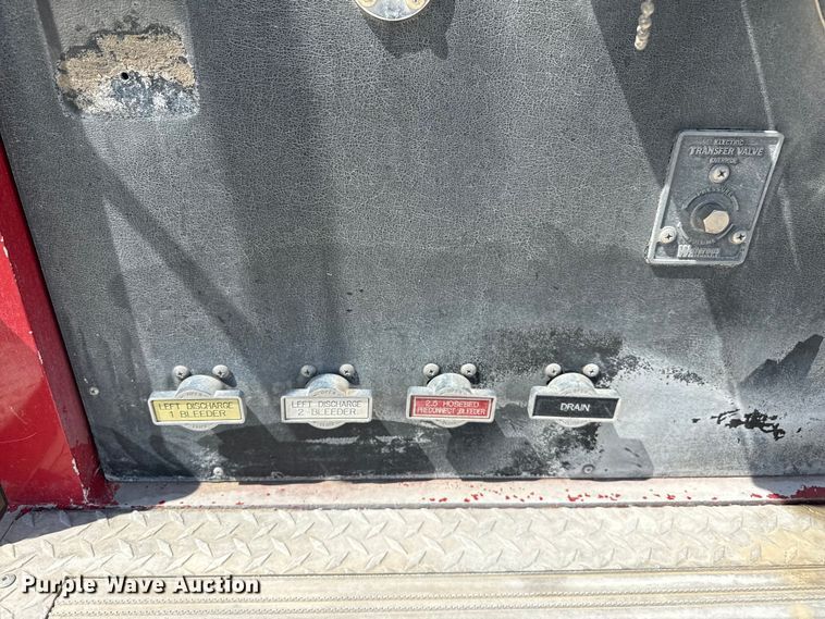 image for item DZ8922 2001 Freightliner FL80 pumper fire truck