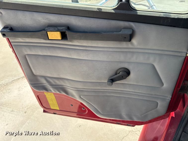 image for item DZ8922 2001 Freightliner FL80 pumper fire truck