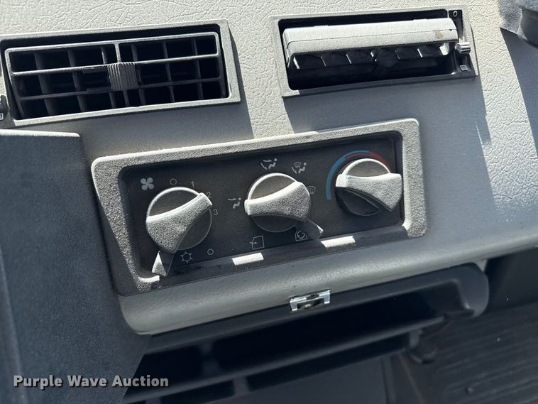 image for item DZ8922 2001 Freightliner FL80 pumper fire truck