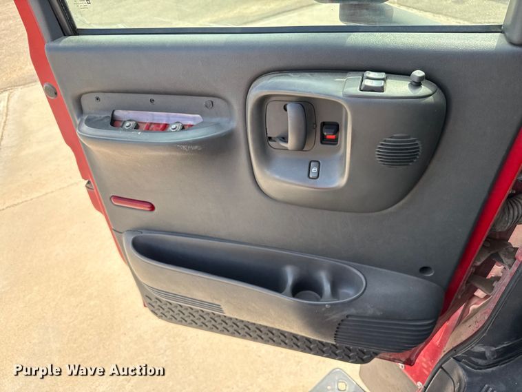 image for item DZ8923 2008 Chevrolet C4500 truck cab and chassis