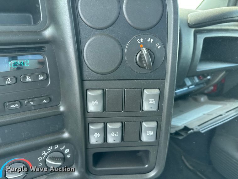 image for item DZ8923 2008 Chevrolet C4500 truck cab and chassis