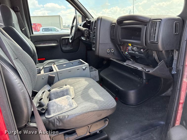 image for item DZ8923 2008 Chevrolet C4500 truck cab and chassis