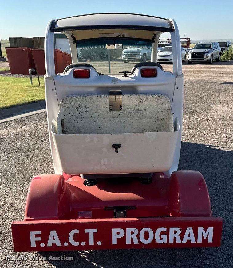 image for item DZ8925 2000 GEM utility vehicle