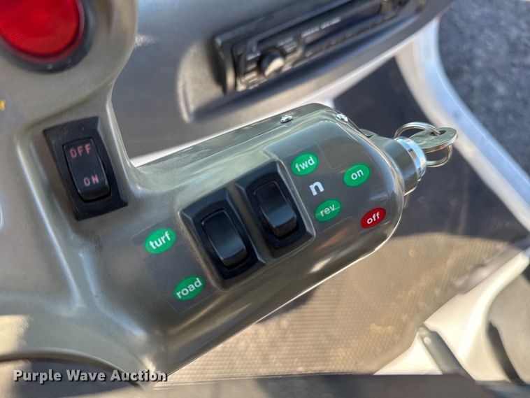 image for item DZ8925 2000 GEM utility vehicle