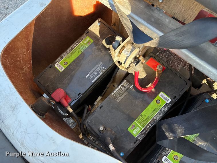 image for item DZ8925 2000 GEM utility vehicle