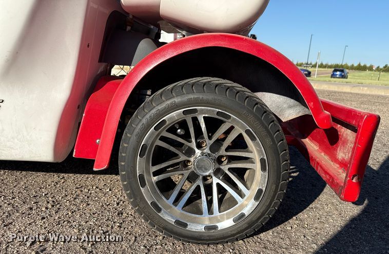 image for item DZ8925 2000 GEM utility vehicle