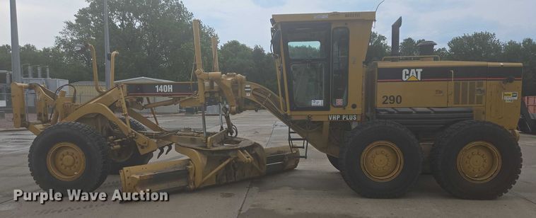 image for item EB0986 2004 Caterpillar 140H VPH Plus motor grader