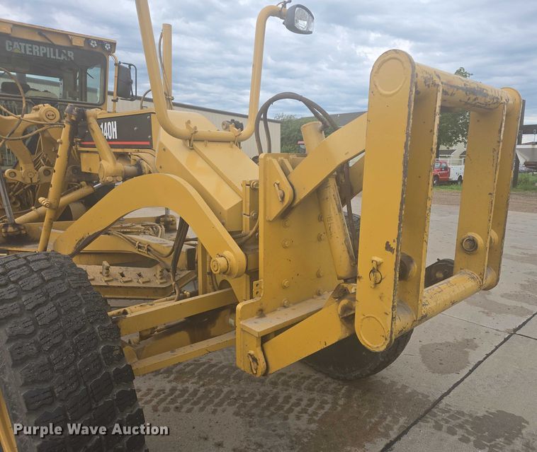 image for item EB0986 2004 Caterpillar 140H VPH Plus motor grader