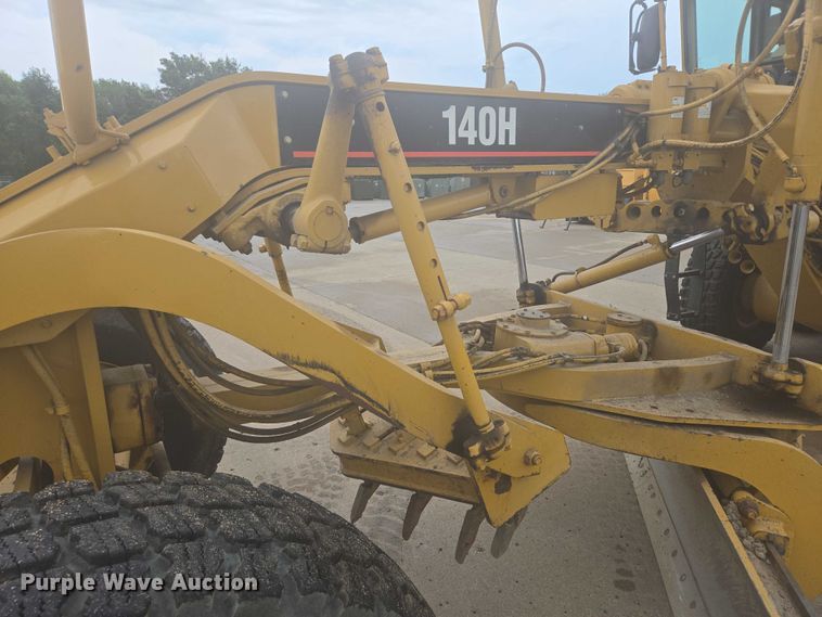 image for item EB0986 2004 Caterpillar 140H VPH Plus motor grader