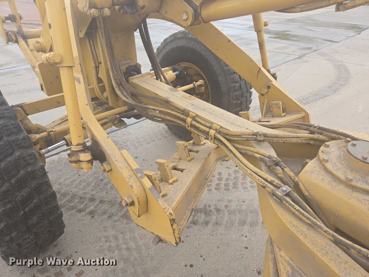 image for item EB0986 2004 Caterpillar 140H VPH Plus motor grader