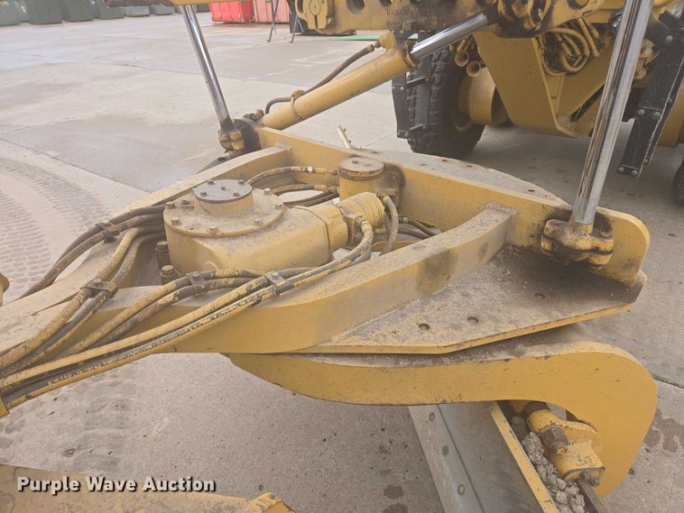 image for item EB0986 2004 Caterpillar 140H VPH Plus motor grader