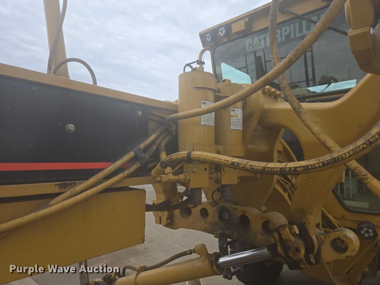 image for item EB0986 2004 Caterpillar 140H VPH Plus motor grader